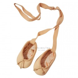Réplica en miniatura de zapatillas de ballet con cinta