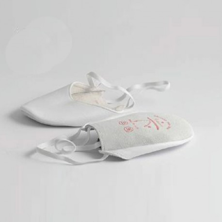 Protective toe cap for rhythmic gymnastics